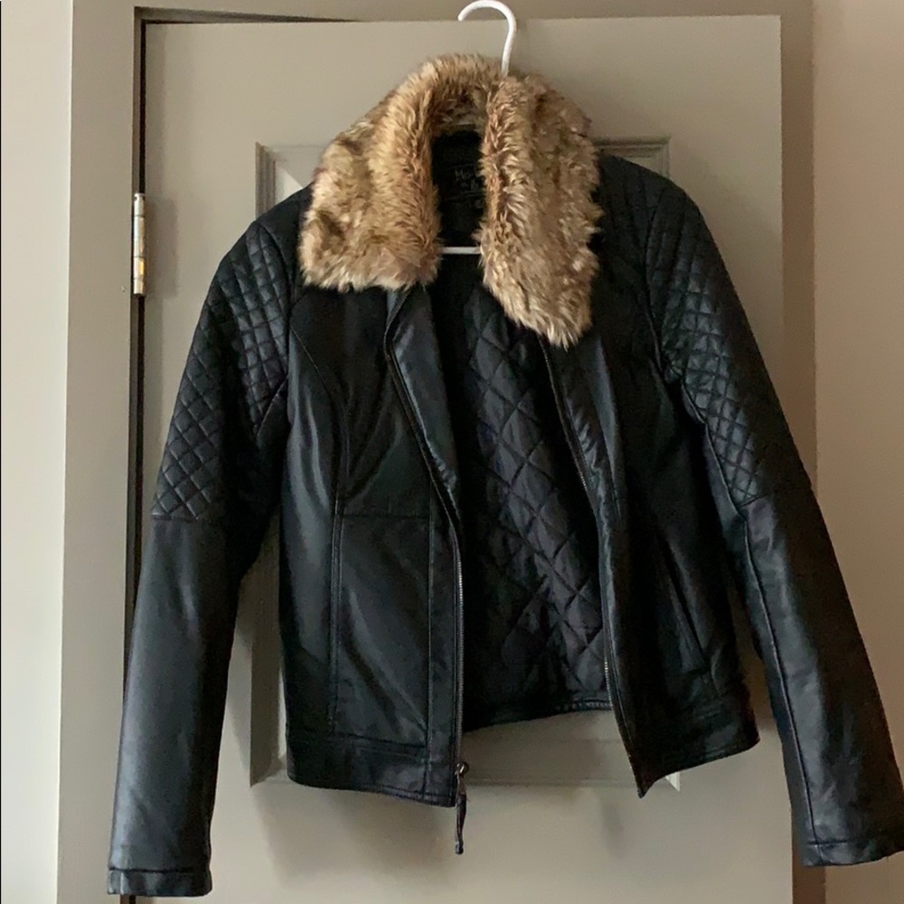 Black jacket with fur!